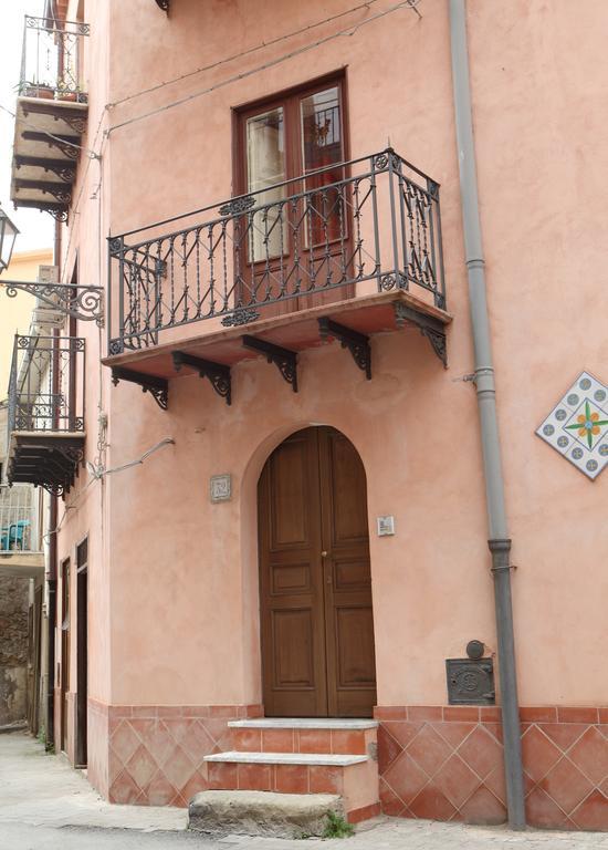 Casa Luigi Sergio - Affitto Breve Santo Stefano di Camastra Quarto foto